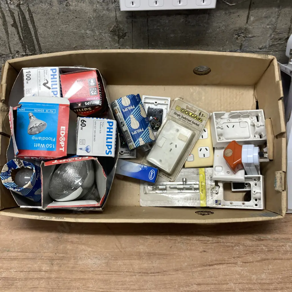 Electrical Items, Light Fittings, Bathroom Lamp Image 1++